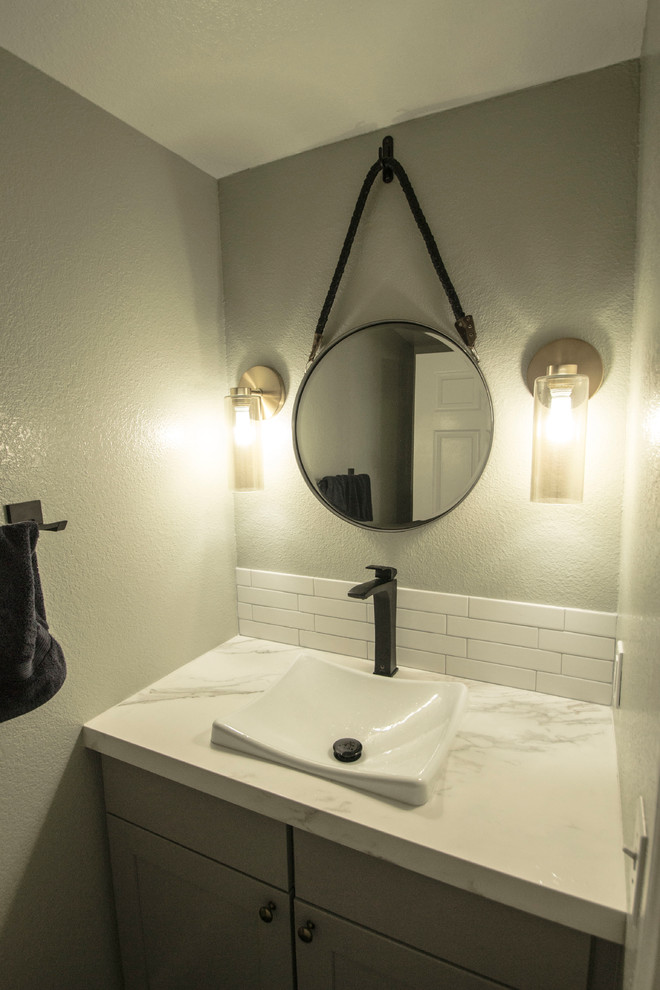 Small eclectic cloakroom in San Diego with a vessel sink.