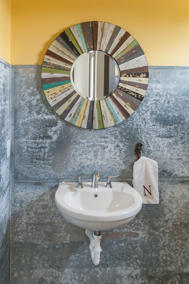 На фото: туалет среднего размера в современном стиле с настольной раковиной, фасадами цвета дерева среднего тона, унитазом-моноблоком, плиткой мозаикой, желтыми стенами и полом из керамогранита с