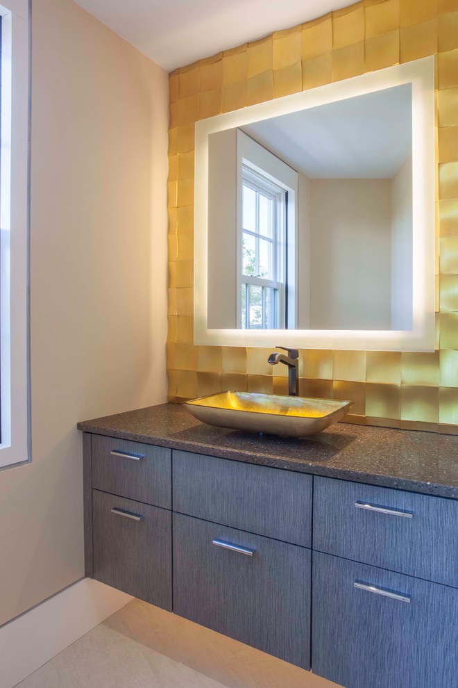 На фото: туалет среднего размера в стиле модернизм с плоскими фасадами, серыми фасадами, желтой плиткой, стеклянной плиткой, бежевыми стенами, полом из керамогранита, настольной раковиной, столешницей из гранита и серой столешницей