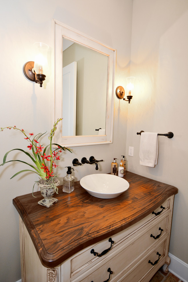 This is an example of a traditional cloakroom in Miami.