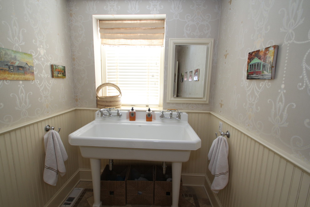 На фото: туалет среднего размера с бежевыми стенами и полом из керамической плитки с