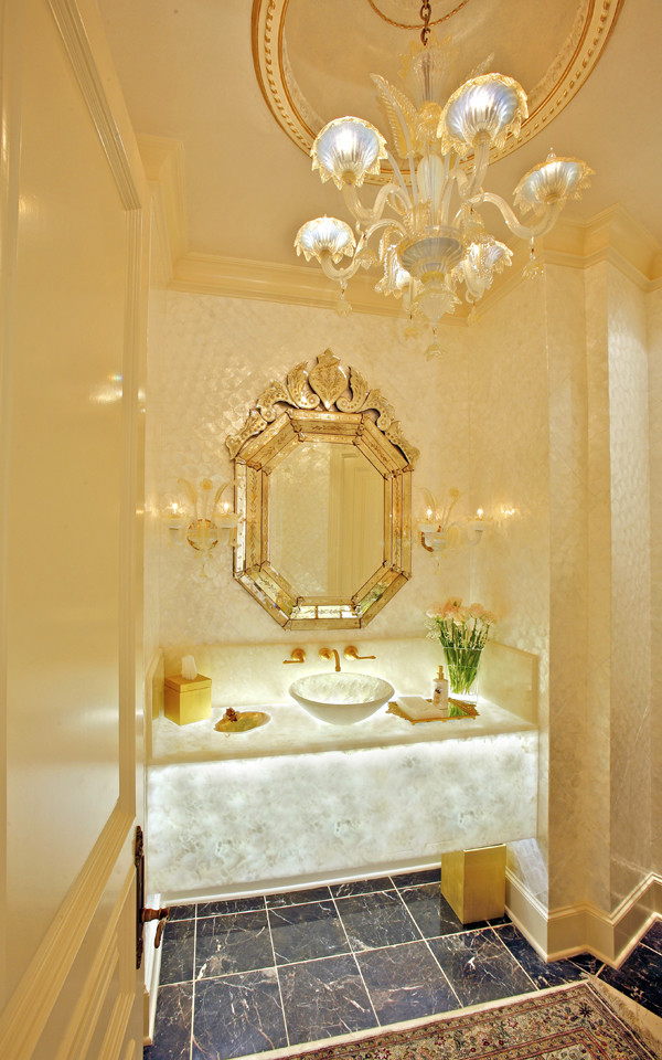 Eklektische Gästetoilette mit weißer Waschtischplatte in Dallas