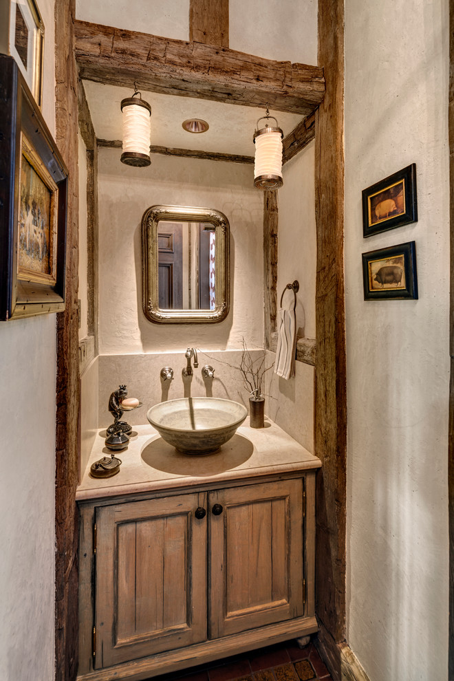 Idée de décoration pour un WC et toilettes tradition en bois vieilli avec un placard avec porte à panneau encastré, des carreaux de porcelaine, un mur beige, un sol en bois brun, une vasque et un plan de toilette en granite.
