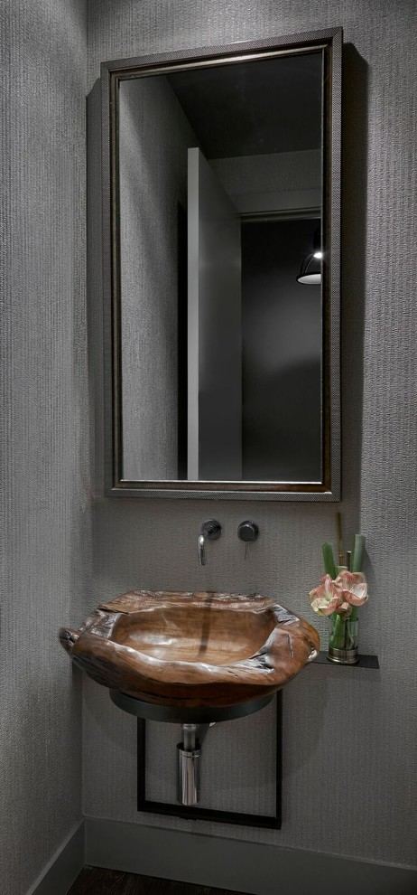 Foto di un bagno di servizio design di medie dimensioni con pareti grigie e lavabo sospeso