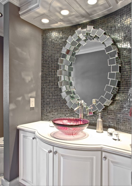 シアトルにあるトランジショナルスタイルのおしゃれなトイレ・洗面所 (ベッセル式洗面器、レイズドパネル扉のキャビネット、白いキャビネット、グレーのタイル、ガラスタイル、グレーの壁) の写真
