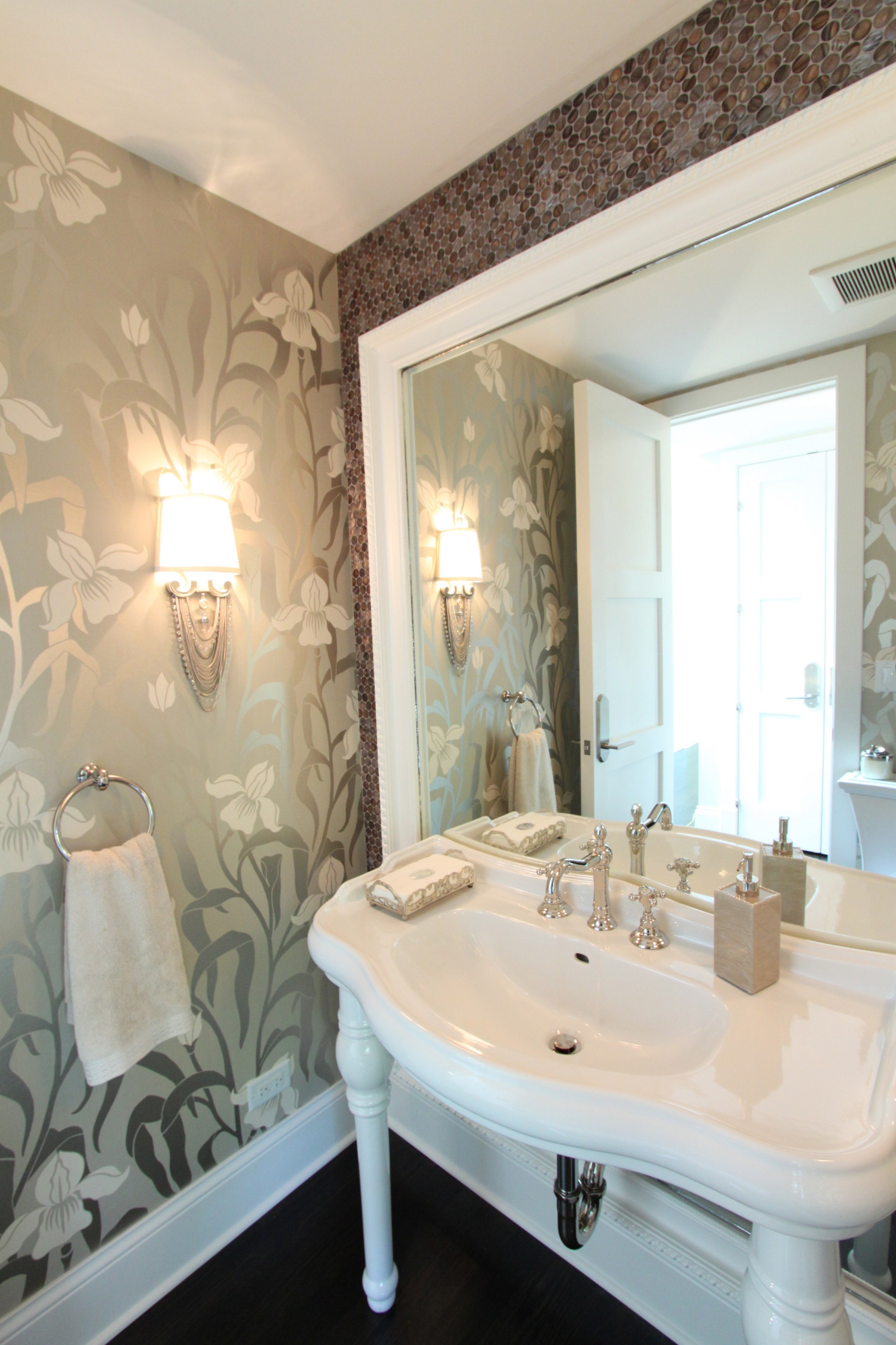 75 Beautiful Glass Tile Dark Wood Floor Powder Room Pictures Ideas June 21 Houzz 75 Beautiful Glass Tile Dark Wood Floor Powder Room Pictures Ideas June 21 Houzz