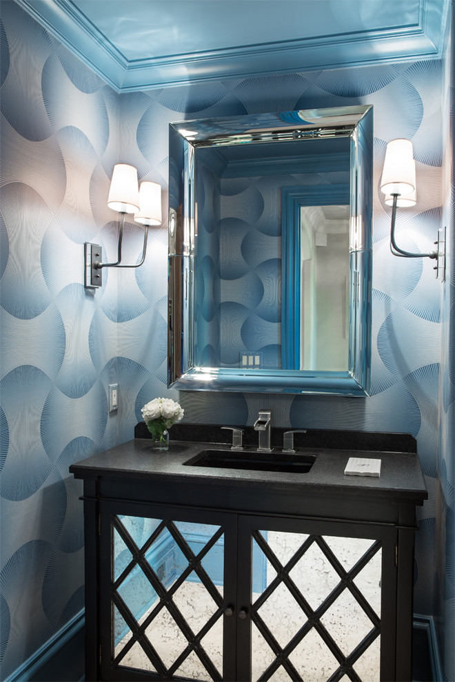 Idée de décoration pour un petit WC et toilettes tradition avec un mur bleu, un lavabo intégré, un plan de toilette en granite, un placard en trompe-l'oeil et des portes de placard noires.