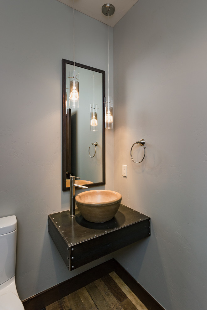 This is an example of a traditional cloakroom in Albuquerque.