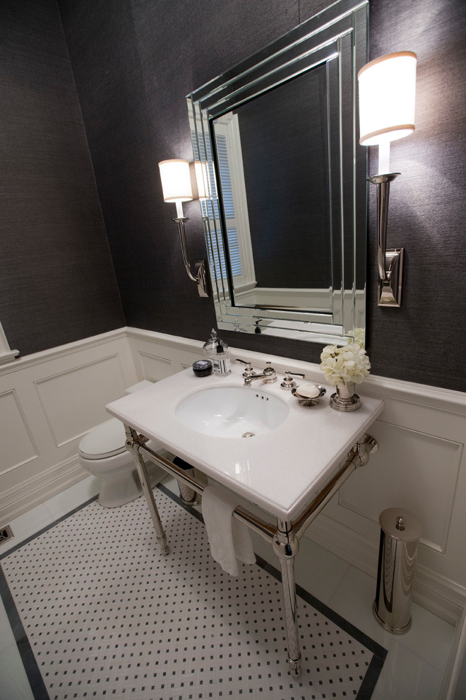 Mittelgroße Moderne Gästetoilette mit grauer Wandfarbe, Porzellan-Bodenfliesen, Unterbauwaschbecken, Quarzwerkstein-Waschtisch und buntem Boden in Toronto