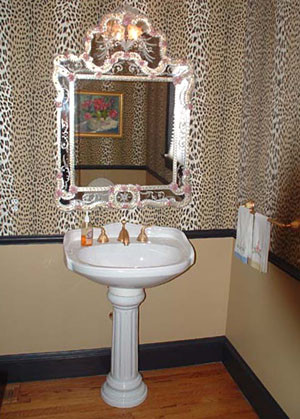 サンフランシスコにあるトラディショナルスタイルのおしゃれなトイレ・洗面所の写真