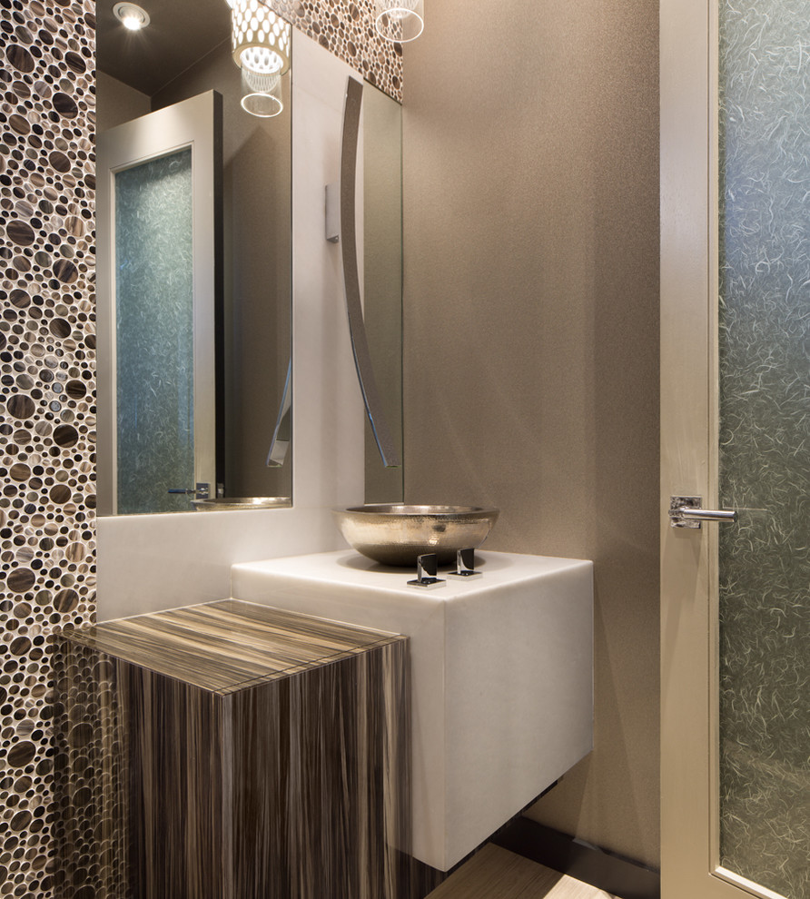 Photo of a contemporary cloakroom in San Diego.