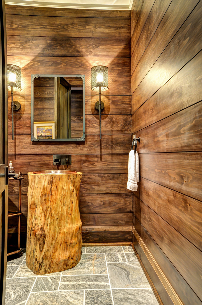 トロントにあるラスティックスタイルのおしゃれなトイレ・洗面所 (グレーのタイル、茶色い壁、スレートの床、オーバーカウンターシンク) の写真