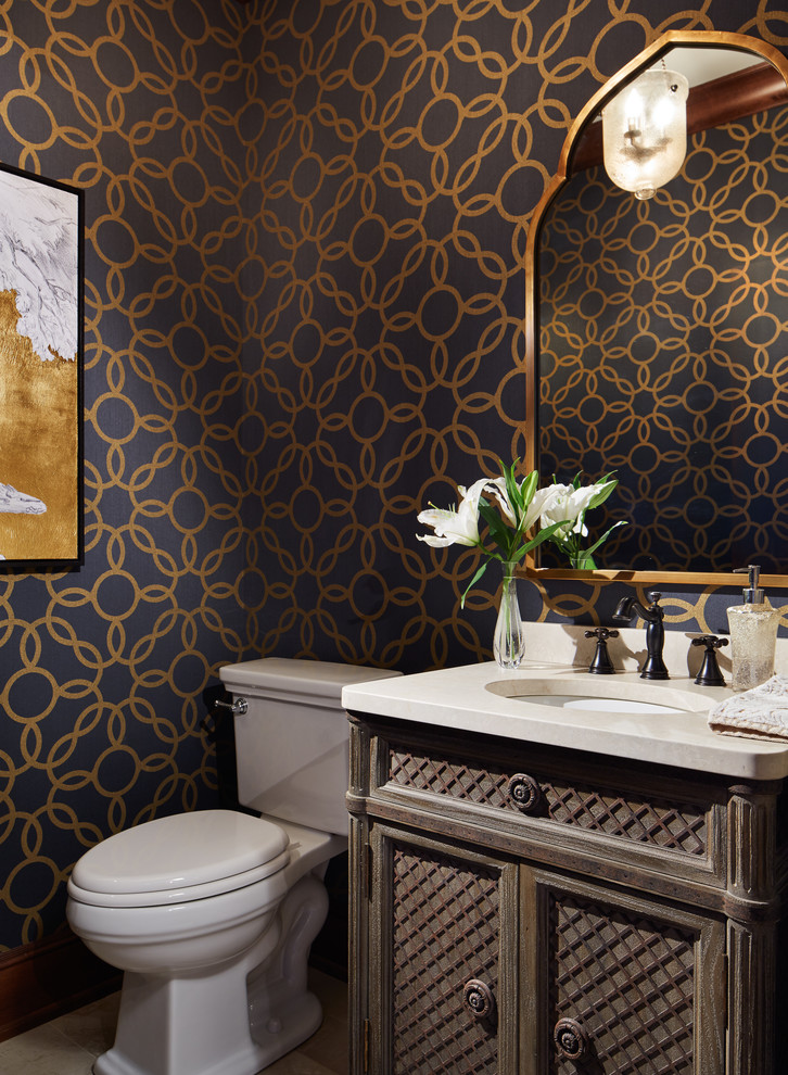 Foto di un bagno di servizio tradizionale con consolle stile comò, ante in legno bruno, pareti nere, lavabo sottopiano, pavimento beige e top beige