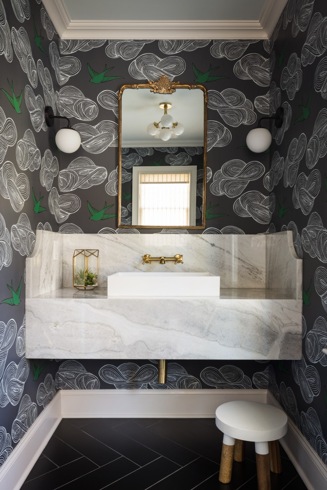 Esempio di un piccolo bagno di servizio moderno con nessun'anta, WC a due pezzi, pareti multicolore, pavimento in ardesia, lavabo a bacinella, top in marmo, pavimento nero e top bianco