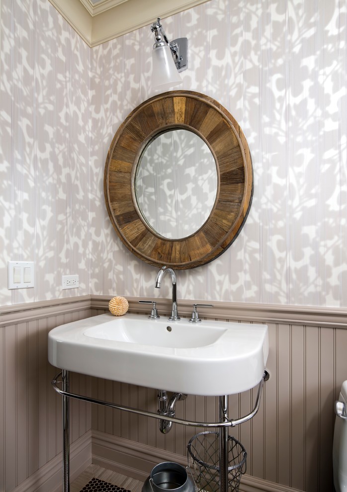 Esempio di un bagno di servizio design di medie dimensioni con piastrelle grigie, piastrelle in gres porcellanato, pareti multicolore, pavimento in gres porcellanato e lavabo sospeso
