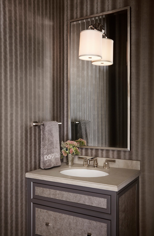 Immagine di un bagno di servizio chic con consolle stile comò, pareti grigie, top beige e lavabo sottopiano