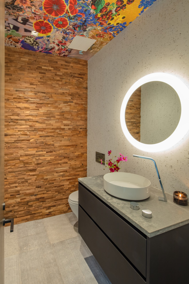 Esempio di un bagno di servizio design con ante lisce, ante nere, lavabo a bacinella, pavimento grigio e top grigio