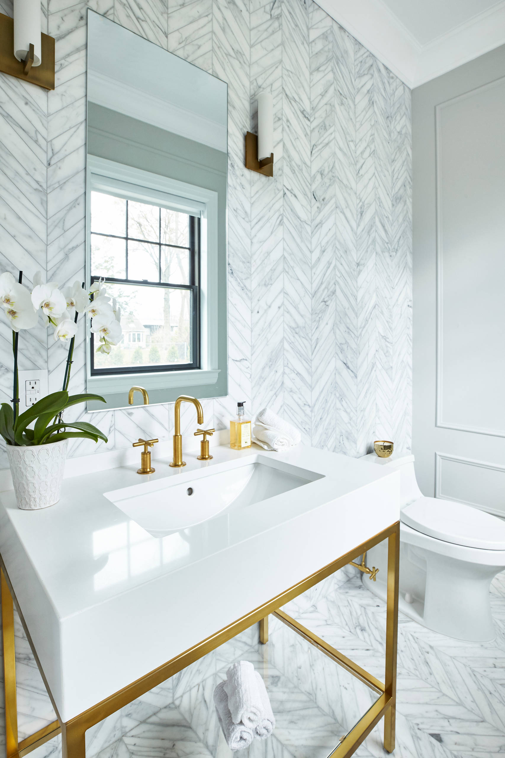 75 Beautiful Transitional Marble Tile Powder Room Pictures Ideas May 2021 Houzz