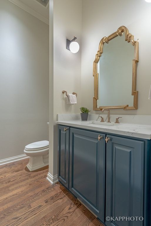 Photos Et Idees Deco De Wc Et Toilettes Avec Des Portes De Placard Turquoises Septembre 22 Houzz Fr