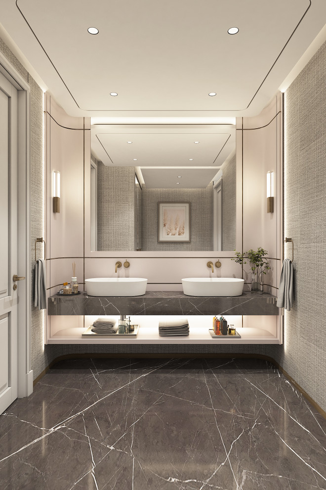 Exempel på ett stort modernt grå grått toalett, med beige skåp, marmorgolv, öppna hyllor, beige kakel, beige väggar, ett fristående handfat, marmorbänkskiva och grått golv