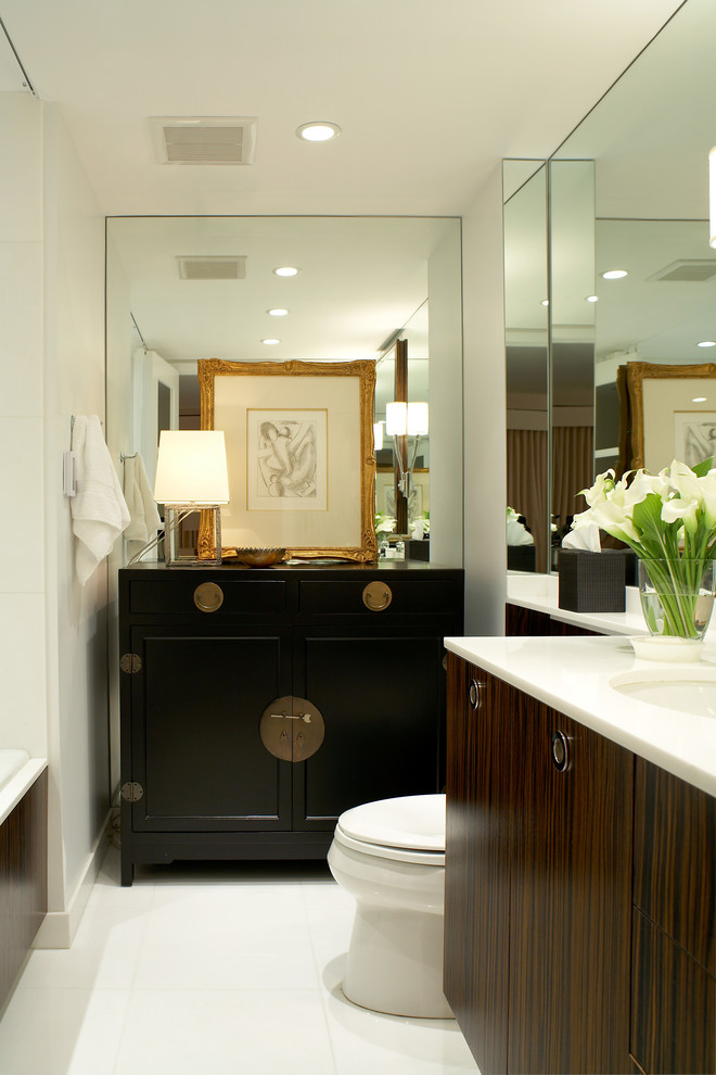 Photo of a contemporary cloakroom in Chicago.