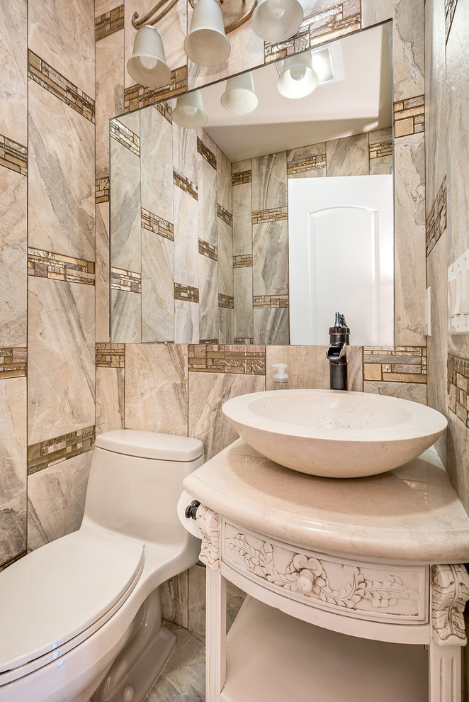 Kleine Mediterrane Gästetoilette mit Aufsatzwaschbecken, offenen Schränken, beigen Schränken, Granit-Waschbecken/Waschtisch, Toilette mit Aufsatzspülkasten, beigen Fliesen, Porzellanfliesen und Porzellan-Bodenfliesen in San Francisco