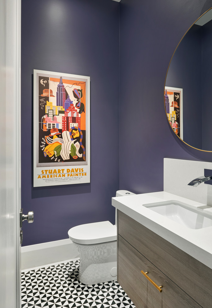 Imagen de aseo contemporáneo con armarios con paneles lisos, paredes púrpuras, lavabo bajoencimera, suelo multicolor y encimeras blancas