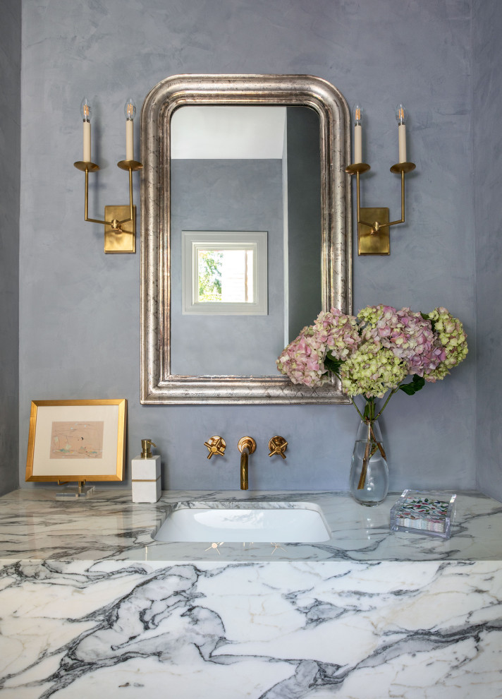 Foto di un ampio bagno di servizio minimal con pareti grigie, lavabo da incasso, top in marmo, top bianco e mobile bagno sospeso