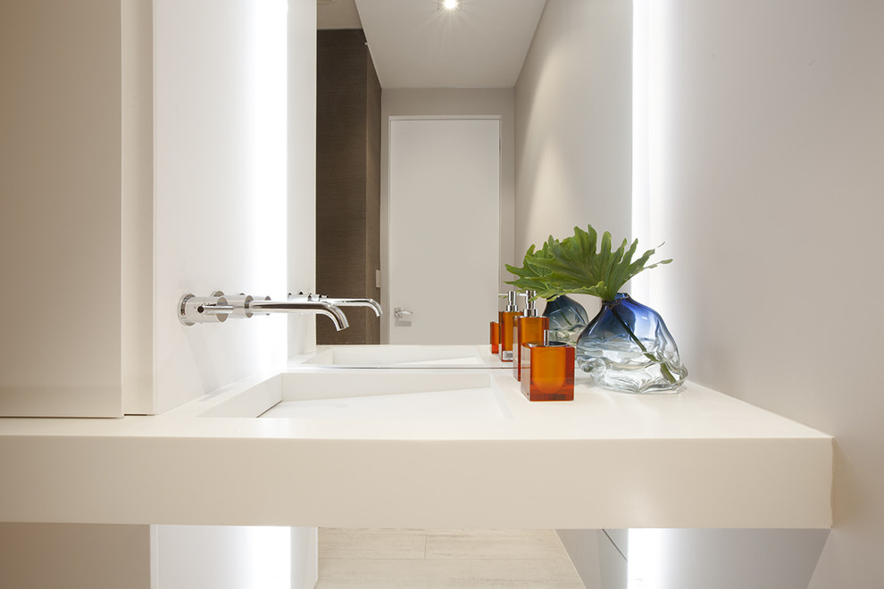 Immagine di un bagno di servizio minimalista con pavimento in gres porcellanato