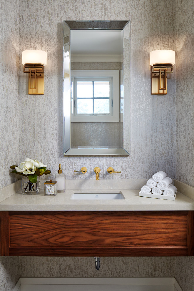 Mittelgroße Klassische Gästetoilette mit hellbraunen Holzschränken, Unterbauwaschbecken, Quarzwerkstein-Waschtisch, grauer Wandfarbe und grauer Waschtischplatte in Toronto