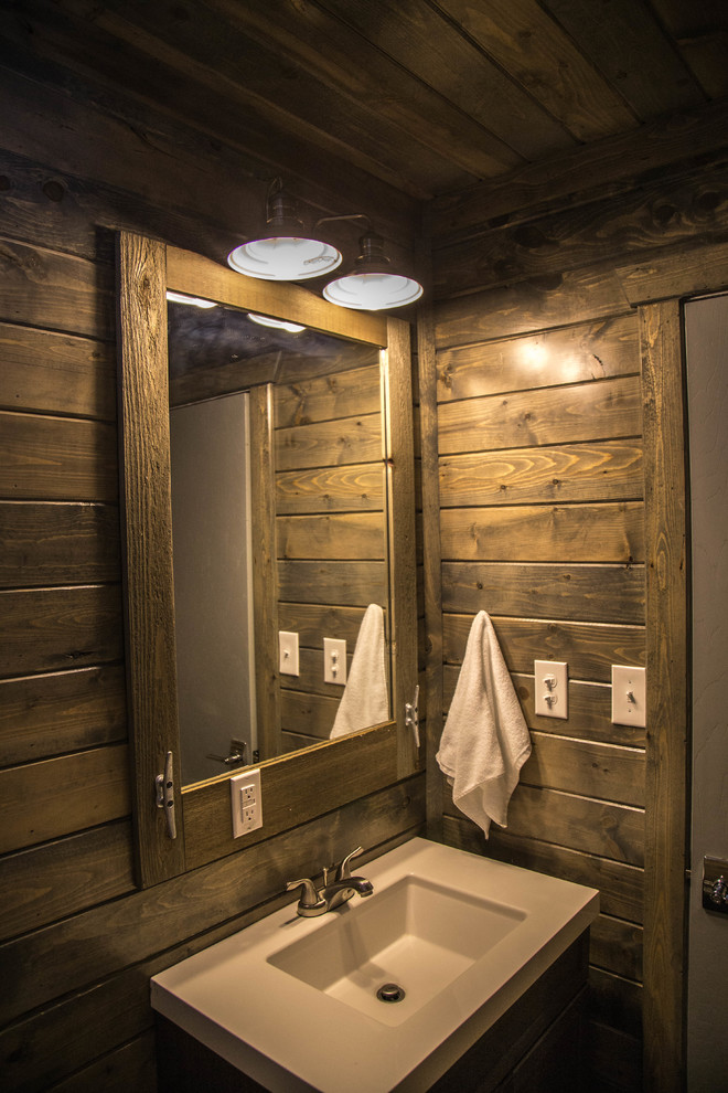Immagine di un bagno di servizio rustico