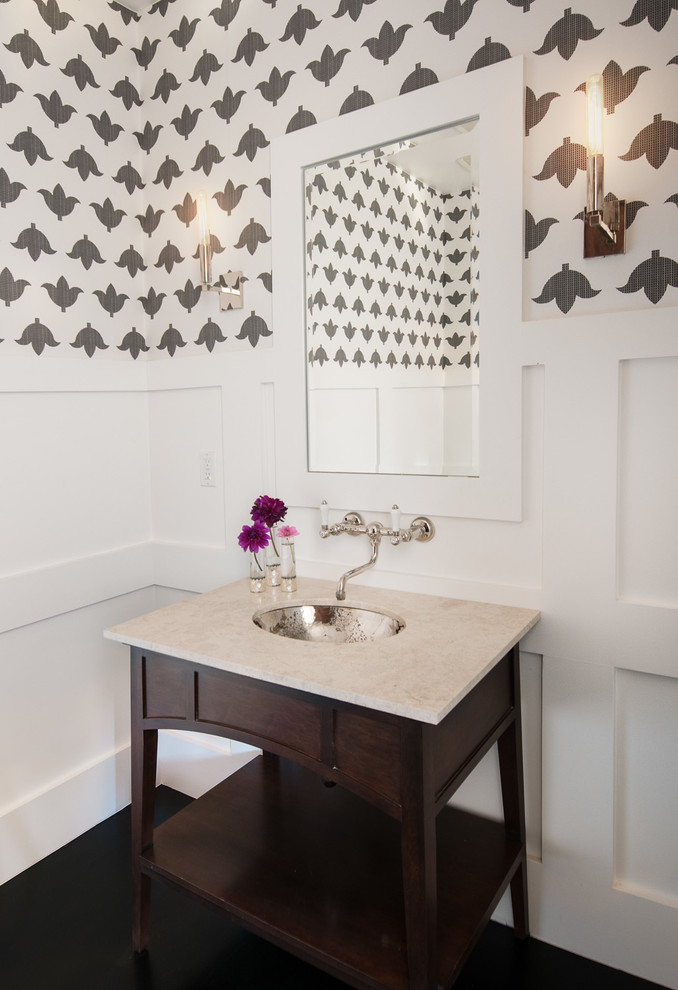 ソルトレイクシティにあるトランジショナルスタイルのおしゃれなトイレ・洗面所 (アンダーカウンター洗面器、家具調キャビネット、濃色木目調キャビネット、マルチカラーの壁) の写真
