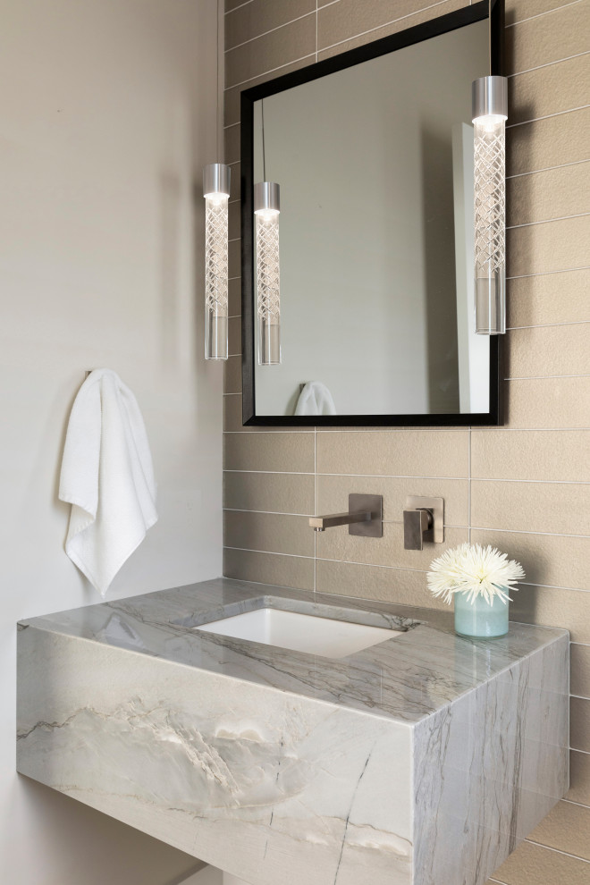 Moderne Gästetoilette mit grauen Fliesen, weißer Wandfarbe, Unterbauwaschbecken und grauer Waschtischplatte in Minneapolis
