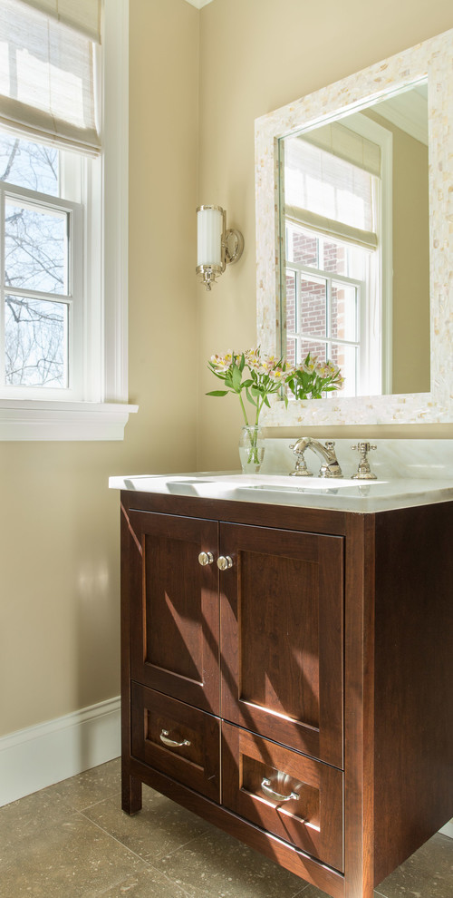 Foto di un piccolo bagno di servizio classico con lavabo sottopiano, ante in legno bruno, top in marmo, piastrelle beige, pareti beige, pavimento in marmo e ante in stile shaker