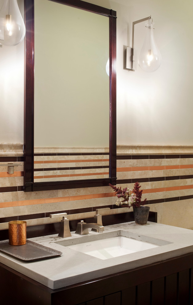 Moderne Gästetoilette mit farbigen Fliesen in Seattle