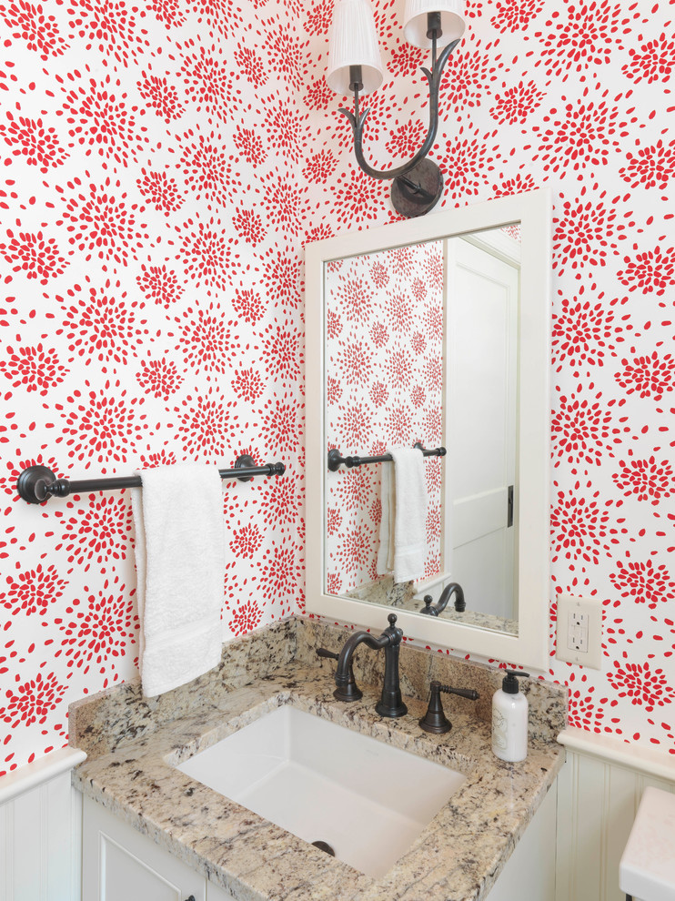 Ispirazione per un bagno di servizio chic con pareti multicolore, lavabo sottopiano e top in granito