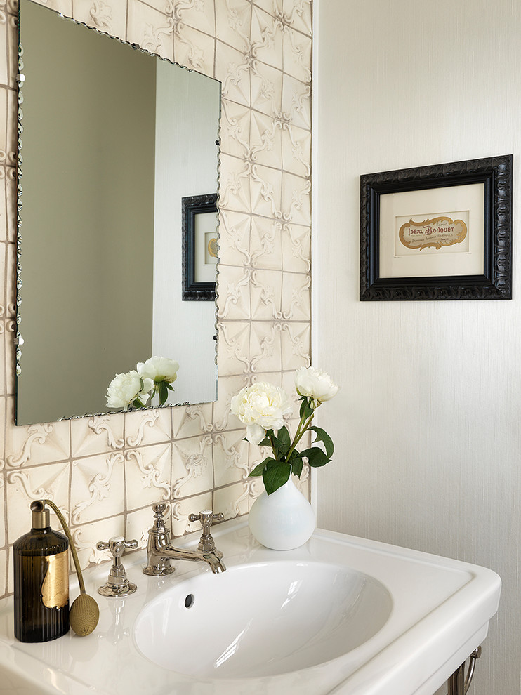 Example of a classic powder room design in Chicago