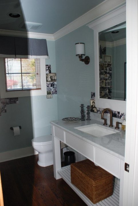 Example of a classic powder room design in Detroit
