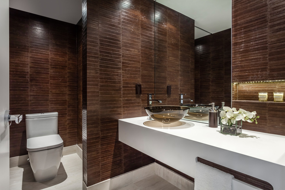 Photo of a contemporary cloakroom in Miami.