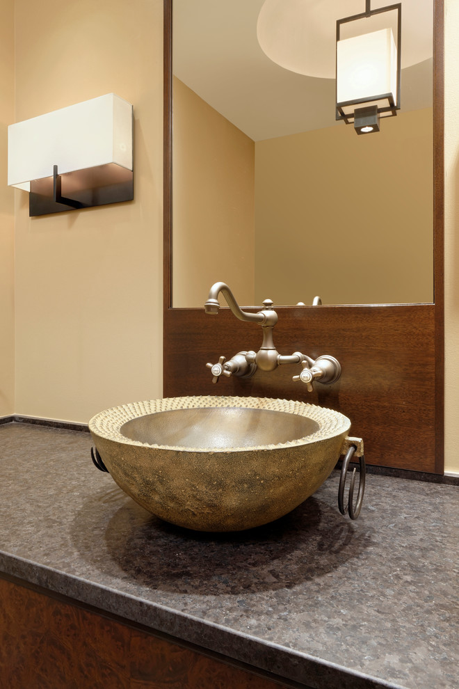 Cette photo montre un petit WC et toilettes chic en bois foncé avec un placard à porte plane, un carrelage multicolore, mosaïque, un sol en carrelage de terre cuite, un mur jaune, une vasque, un plan de toilette en stéatite et un sol gris.