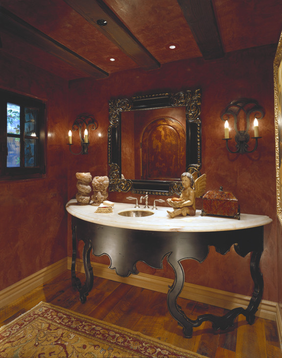 Пример оригинального дизайна: туалет в классическом стиле