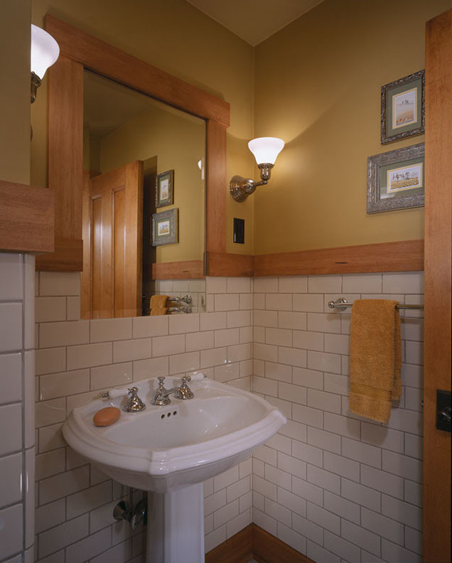 Cette image montre un WC et toilettes craftsman.