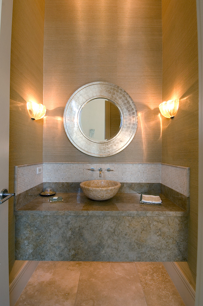 Exemple d'un petit WC et toilettes moderne avec un carrelage multicolore, des carreaux de céramique, un sol en carrelage de céramique, une vasque et un plan de toilette en stratifié.