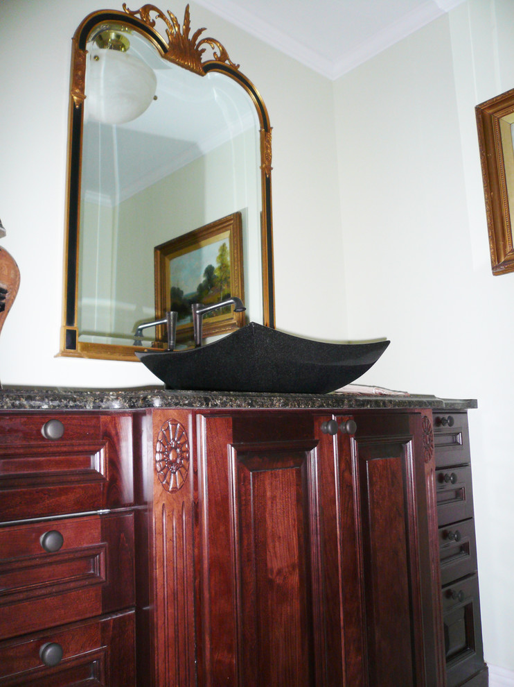 Example of a classic powder room design in Tampa