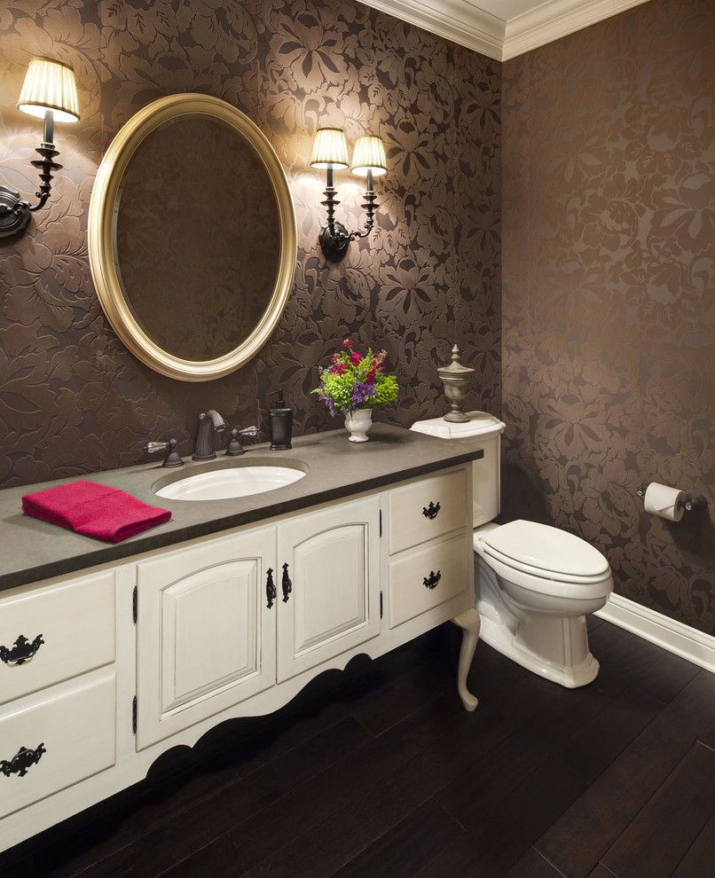 Idéer för att renovera ett vintage grå grått toalett, med ett undermonterad handfat, möbel-liknande och beige skåp