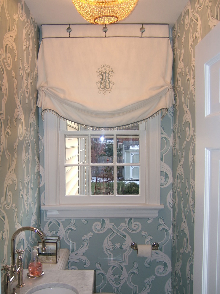 Example of a powder room design in Richmond