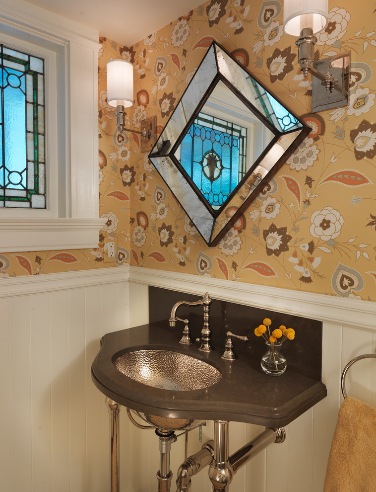 ボストンにあるコンテンポラリースタイルのおしゃれなトイレ・洗面所 (コンソール型シンク) の写真