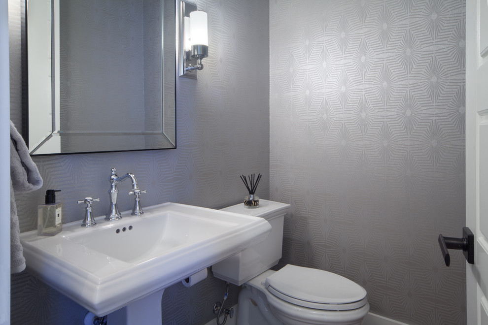 Kleine Moderne Gästetoilette mit Sockelwaschbecken, grauer Wandfarbe und Wandtoilette mit Spülkasten in Orlando