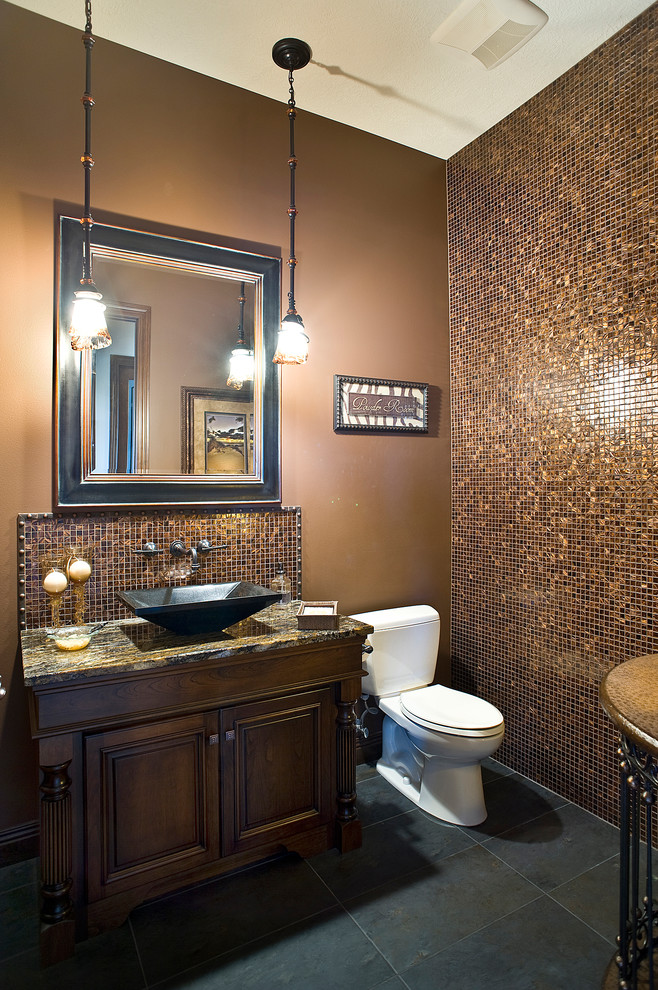 Exemple d'un grand WC et toilettes éclectique en bois foncé avec un placard avec porte à panneau surélevé, WC séparés, un carrelage multicolore, mosaïque, un mur multicolore, un sol en ardoise, une vasque, un plan de toilette en granite et un sol gris.