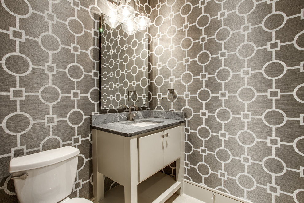 Immagine di un bagno di servizio minimalista di medie dimensioni con ante lisce, ante beige, WC monopezzo, pavimento con piastrelle in ceramica, lavabo da incasso e top in granito